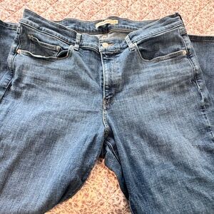 Levis Classic Straight Women's Jeans